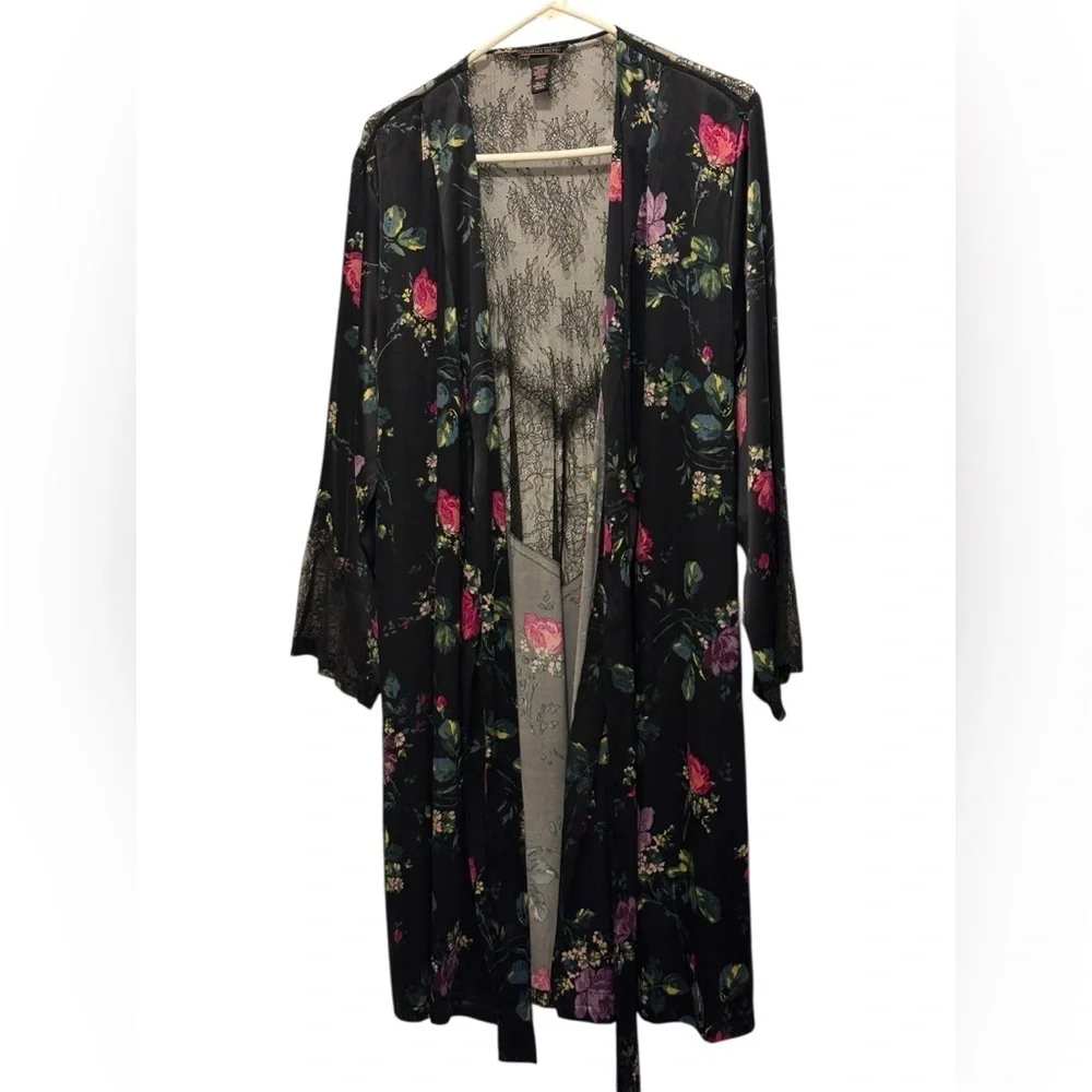 Victoria’s Secret Floral Kimono Robe is gorgeous and chic with an Awesome design